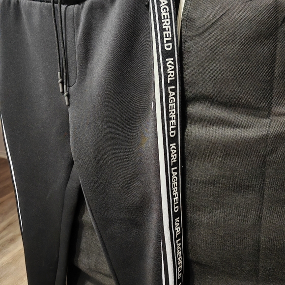 KARL LAGERFIELD Logo Tape-Detail Sweatpants - UNISEX - Picture 2 of 8